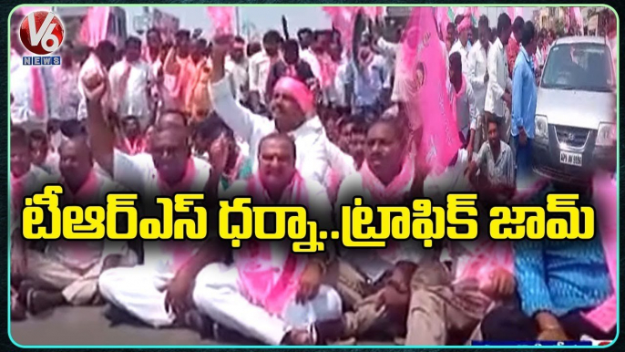 TRS Activists Holds Dharna Against Alleged Attack by BJP Activists _ V6 News