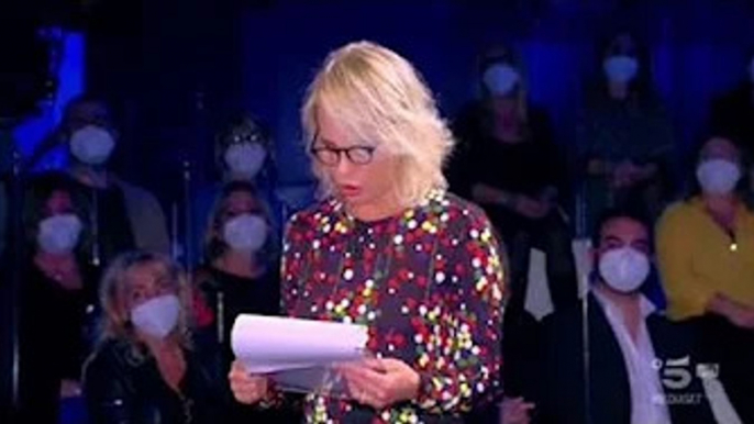 C'è Posta per Te, Maria De Filippi interviene su Annalisa: "Tu non vuoi chiudere" C'è Posta per Te o