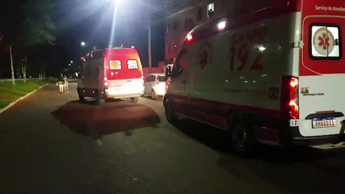 Duas ambulâncias do SAMU são mobilizadas para atenderem paciente convulsionando na Av. da FAG