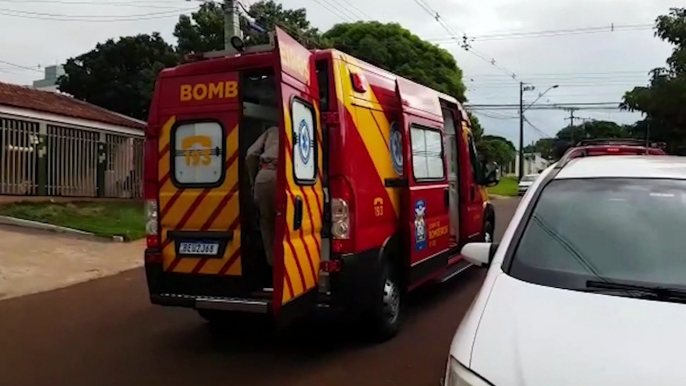 Brincando em telhado, menino de oito anos sofre queda e é socorrido pelo Siate