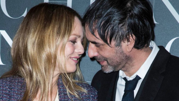 GALA VIDEO - Vanessa Paradis amoureuse : ses confidences pudiques sur son mari Samuel Benchetrit