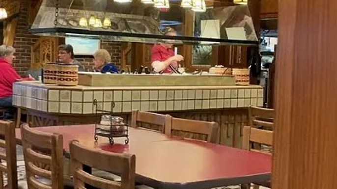 Pizza Hut Employee Seen Eating Directly From Buffet