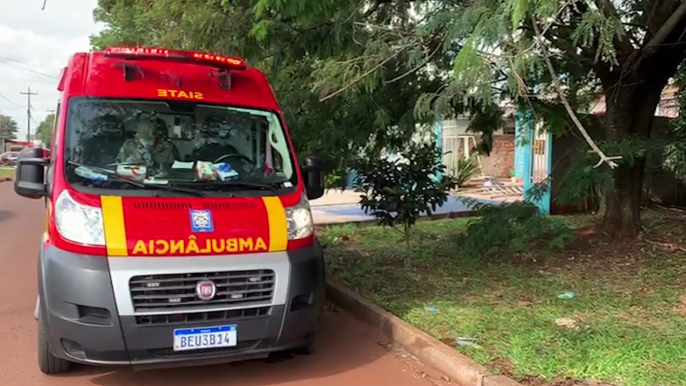 Homem fica ferido ao cair de três metros de altura no Cascavel Velho