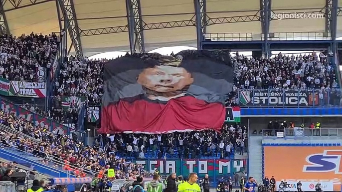 Guerre en Ukraine : les ultras du Legia Varsovie pendent Vladimir Poutine