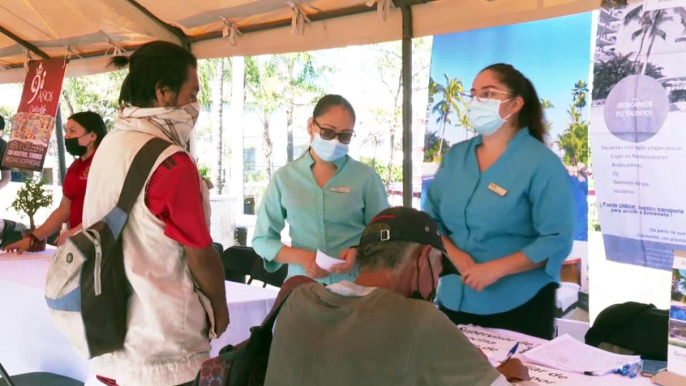 Discuten académicos y empresarios los retos de la oferta laboral | CPS Noticias Puerto Vallarta