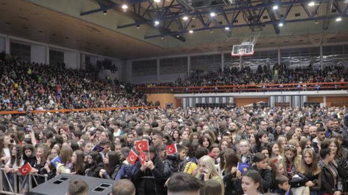 Buray, Kosova'da konser verdi