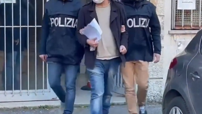 Roma, blitz antidroga della Polizia: 9 arresti nella piazza di spaccio dove morì Maddalena Urbani (27.04.22)