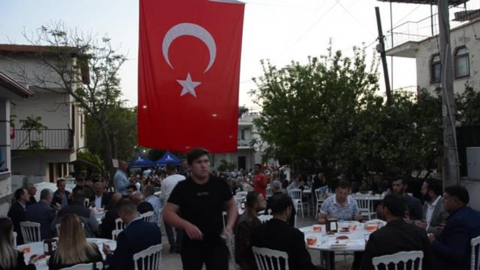 Menderes Belediye Başkanı Kayalar, Şehit Kıvık İçin Düzenlenen İftar Yemeğine Katıldı