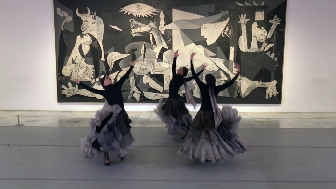 El Ballet Nacional y la Compañía Nacional de Danza, coreografían una pieza por la paz frente al Guernica