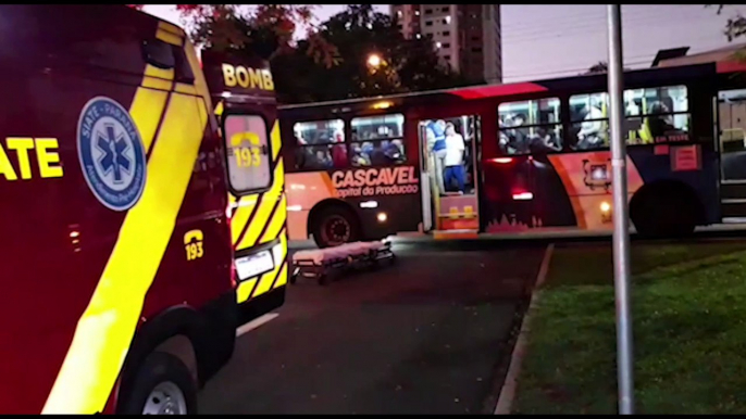 Colisão entre Jeep e ônibus do transporte coletivo deixa criança ferida no Centro