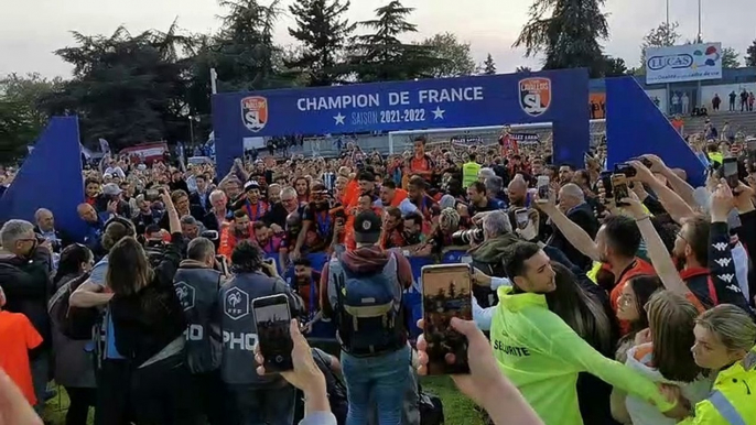 Saison 2021-2022 - Stade Lavallois champion de National - remise du trophée