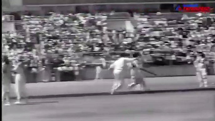 Watch: A rare cricket match between two biggest legends of Indian cinema will leave you mesmerised