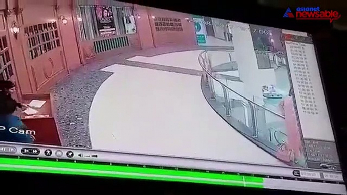 Woman commits suicide by jumping off the third floor of a mall