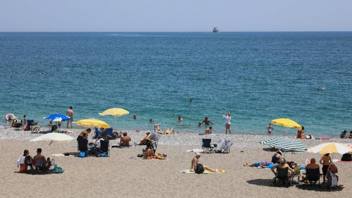 Antalya’da hava sıcaklığı 37 dereceyi gördü