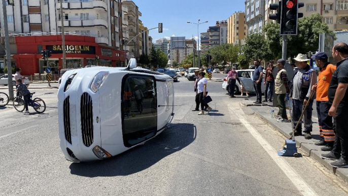 Satın aldığı araçla dakikalar sonra kaza yaptı