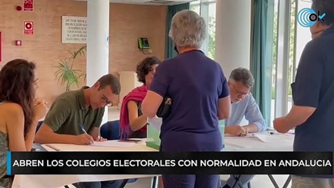 Abren los colegios electorales con normalidad en Andalucia