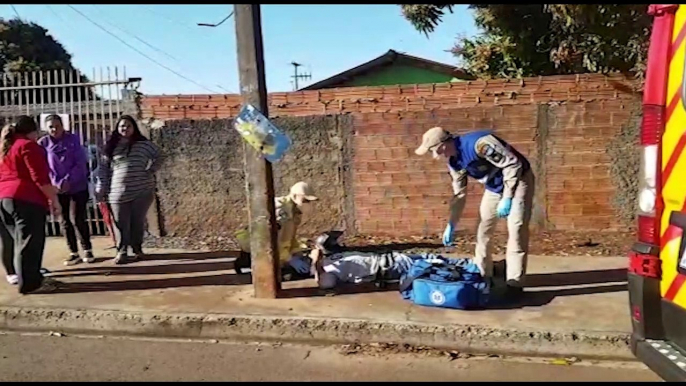 Motociclista fica ferido após bater moto contra poste no Bairro Interlagos