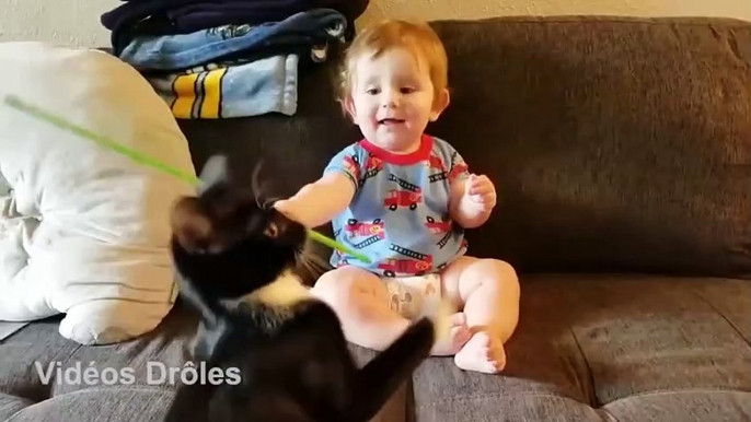 Bébés adorables jouant avec des bébés animaux - compilation des moments les plus drôles et mignons