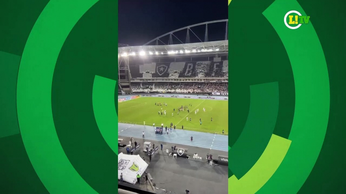 Vaias e aplausos para o time do Botafogo