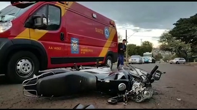 Motociclistas têm lesões graves em forte colisão no Bairro Morumbi