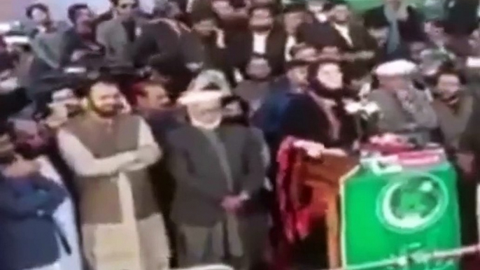 maryam nawaz addressing in a jalsa
