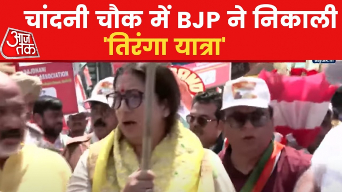 Smriti Irani takes out 'Tiranga Yatra' in Delhi