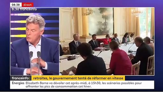 Réforme des retraites: Emmanuel Macron "se balade avec un jerrican dans la main et avec un briquet dans l'autre main", estime le chef du Parti communiste Fabien Roussel