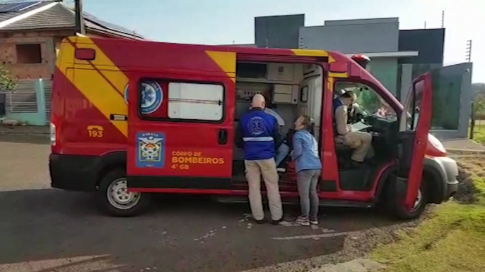 Homem fratura o braço ao sofrer queda dentro de casa