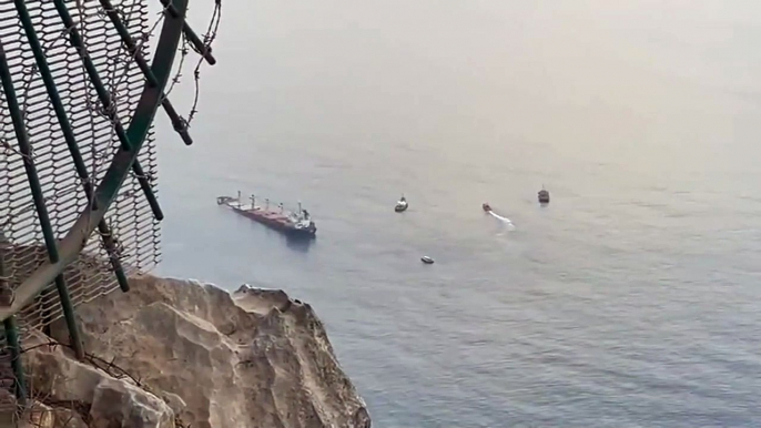 Gibraltar, an oil tanker sinks after colliding with another ship