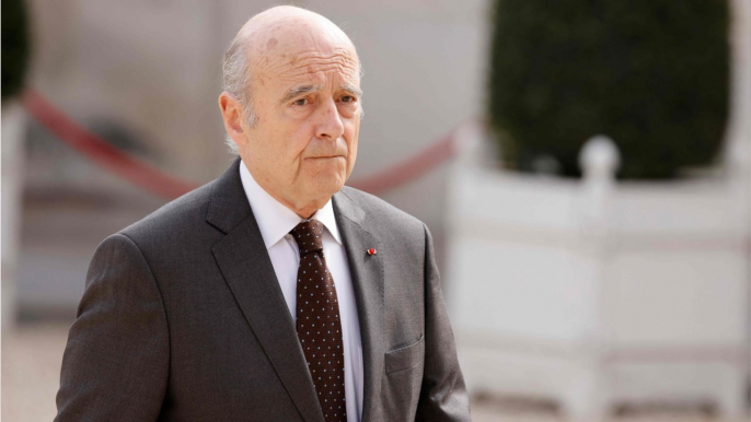 GALA VIDÉO - Alain Juppé en deuil et “très peiné” par la mort d’un de ses proches collaborateurs