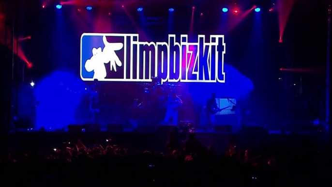 Take a Look Around - Limp Bizkit (live)