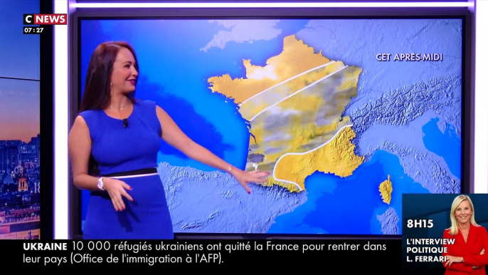 Clin d'oeil : Ce matin, en plein direct, la journaliste météo de CNews rate la marche avant d être prise d'un fou rire