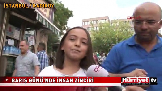 DÜNYA BARIŞ GÜNÜ'NDE İNSAN ZİNCİRİ OLUŞTURDULAR