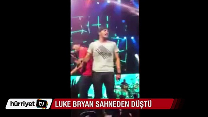 Ünlü sanatçı konser sırasında sahneden düştü