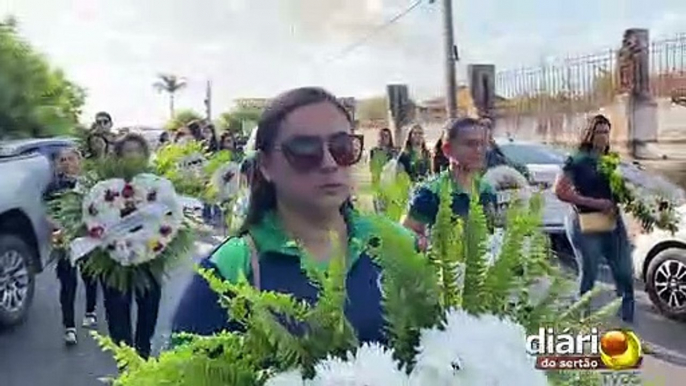 Homenagem e imagens inéditas marcam velório, missa e enterro de Carmelita Gonçalves em Cajazeiras