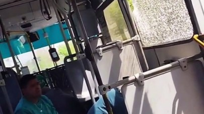 18-0: Video captó como bus del Transantiago es apedreado con pasajeros abordo