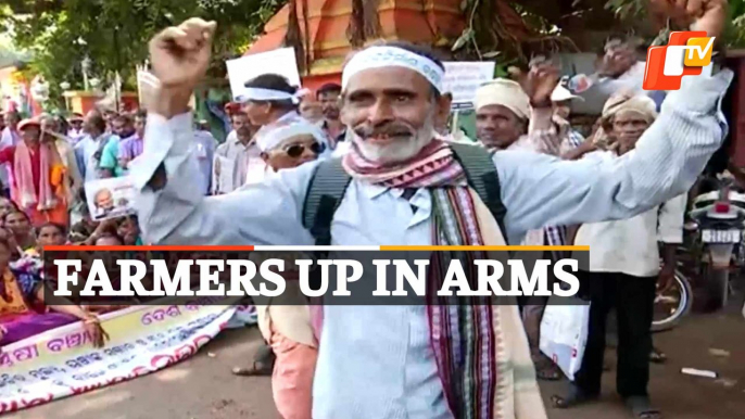 Odisha Farmers' Unique Protest In Bhubaneswar Demanding Allowance & Adequate Price For Produce