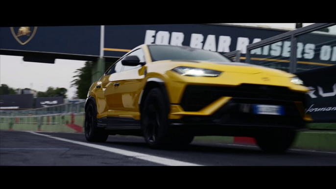 All roads lead to Rome - the Lamborghini Urus Performante makes its dynamic debut