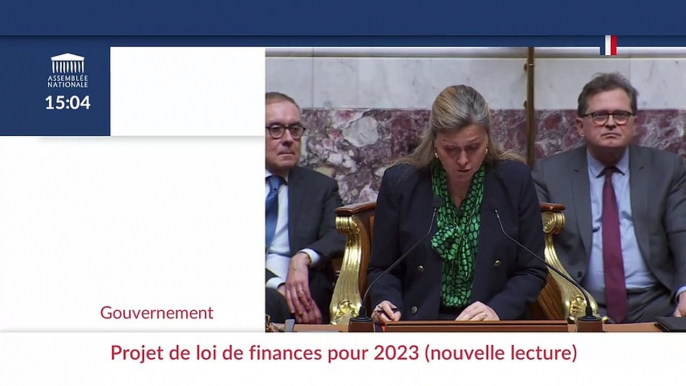 La Première ministre Elisabeth Borne déclenche pour la huitième fois l'article 49.3 pour faire adopter sans vote la partie "recettes" du projet de budget de l'Etat pour 2023 en nouvelle lecture