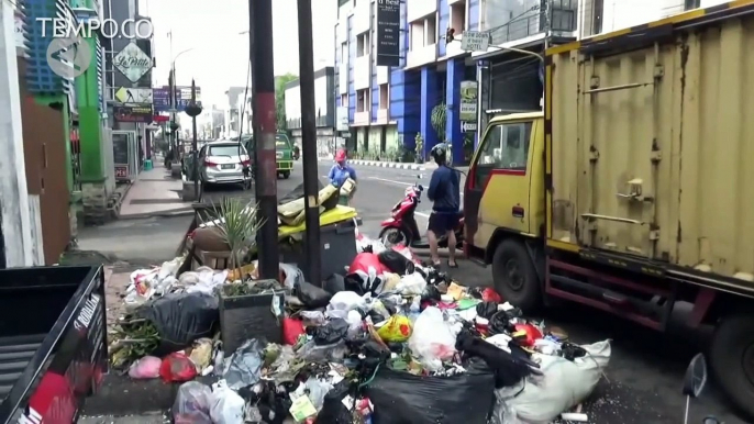 Kota Bandung Wacanakan Sabtu - Minggu Dilarang Buang Sampah