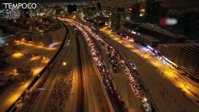 Badai Salju Lebat, Istanbul Turki Larang Kendaraan Pribadi ke Jalan Raya