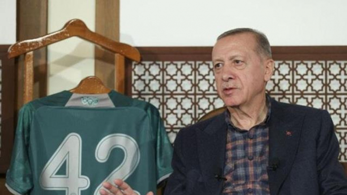 Erdoğan'dan, Atatürk'ün sözüyle yamaç paraşütü pisti isteyen genç kıza esprili yanıt: Kızım, o paraşütle uçmayı söylemedi ki