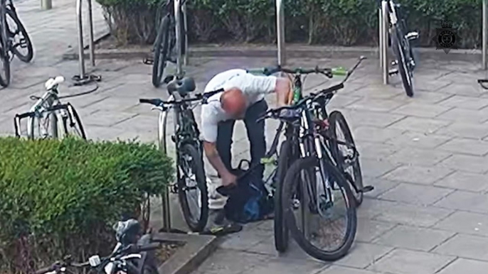 Thief uses bolt cutters to steal £1,200 bike in broad daylight