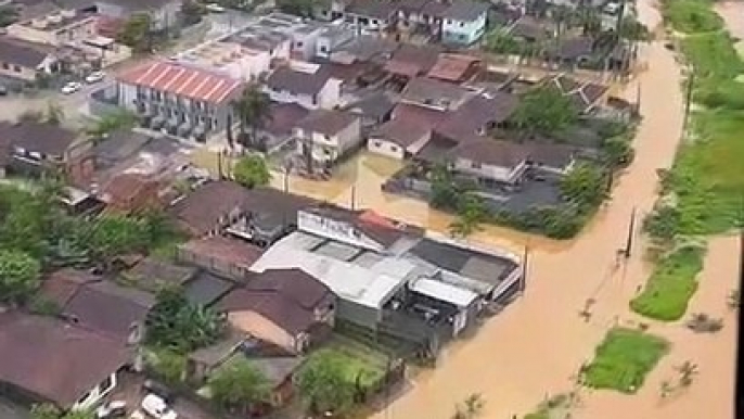 Sobrevoo mostra áreas alagadas em Joinville