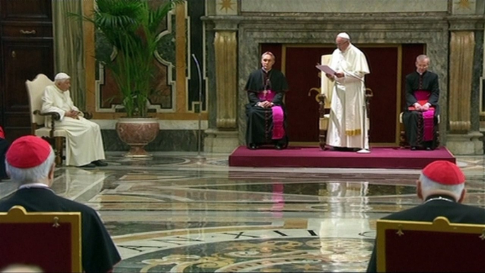Papa emérito Benedicto XVI está "muy enfermo", anuncia Francisco