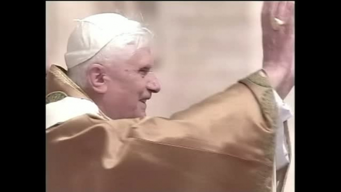 El Papa pide rezar por Benedicto XVI "Está muy enfermo"