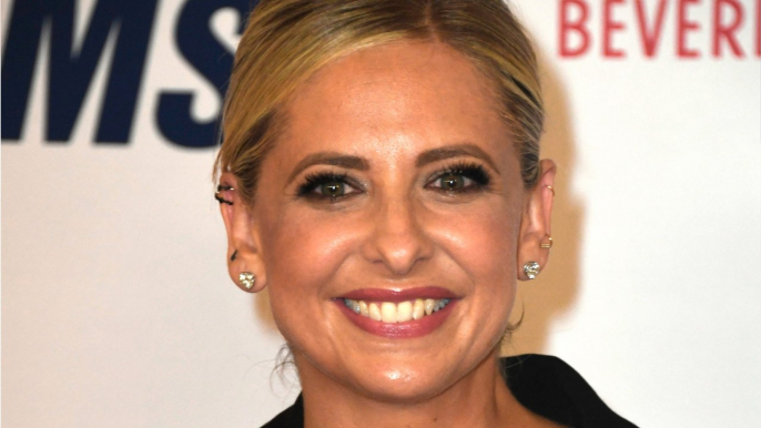 GALA VIDEO - PHOTO - Sarah Michelle Gellar métamorphosée : l'actrice de Buffy étonne ses fans