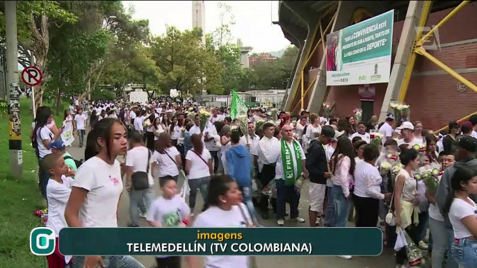 Torcedores se reúnem na Arena Condá e no estádio do Atlético Nacional em gesto de solidariedade