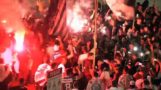 Torcida na Arena Corinthians antes da final da Copa do Brasil