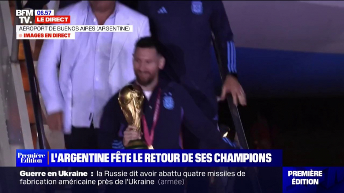 Lionel Messi et ses coéquipiers, sacrés champions du monde, sont arrivés à Buenos Aires